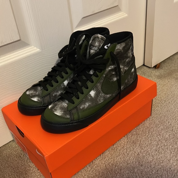 Custom made “Nike Blazer Mid '77” sneakers. - Picture 2 of 5